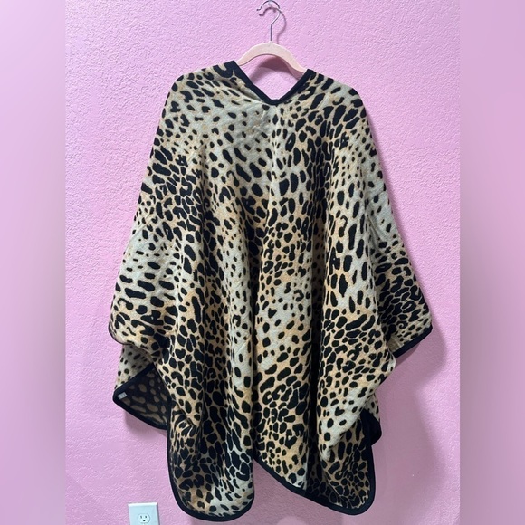 KALEIDOSCOPE Long Leopard Print Poncho Cardigan - Picture 3 of 4